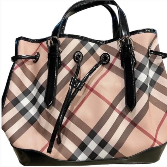 Burberry Handbags - NWOT - Burberry Large Nova Check tote
